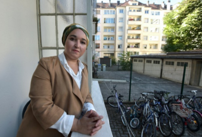 Hanane Karimi chez elle à Strasbourg, le 24 août 2016 (AFP/PATRICK HERTZOG)