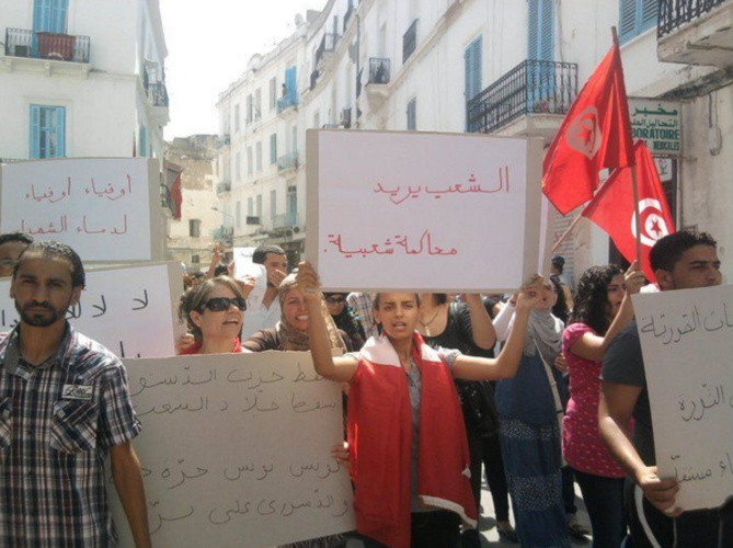 Manifestants tunisiens demandent une réforme de la justice (2011)