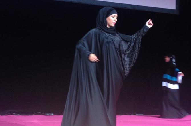 Un défilé de mode, dans un salon de la femme musulmane ayant eu lieu en France. C.M. Un défilé de mode, dans un salon de la femme musulmane ayant eu lieu en France. C.M.