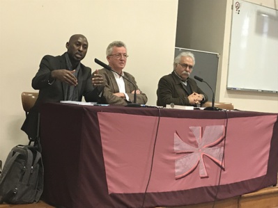 De gauche à droite : Youssouf Sangaré, Jean-Luc Pouthier, Mohammed Ali Amir-Moezzi. Photo prise le 25 novembre 2017 lors d'une conférence au Centre Sèvres (Facultés Jésuites, Paris) intitulée "Un islam ou des islams ?"