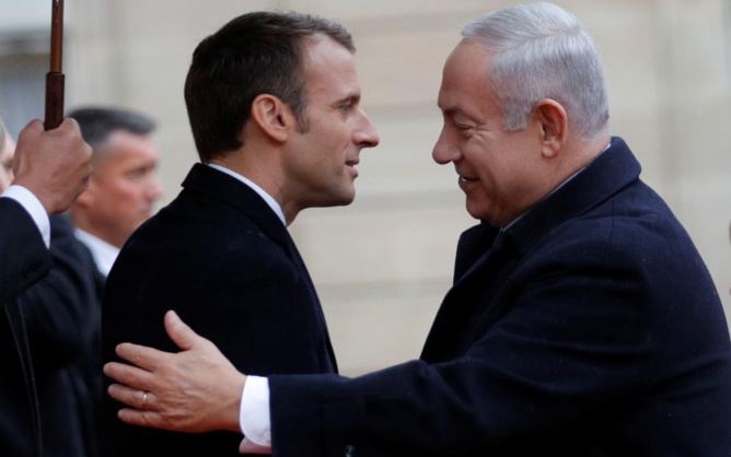 Le président français Emmanuel Macron accueille le Premier ministre israélien Benyamin Netanyahou à Paris, le 11 novembre 2018 (Reuters)
