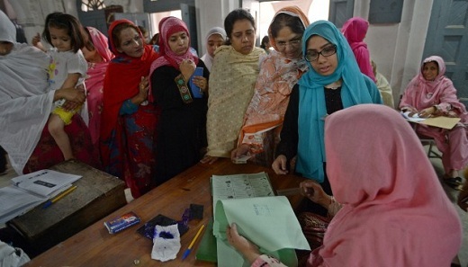 Intérieur d'un bureau de vote à Islamabad/ Source cnn.com