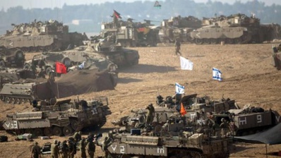 Les chars israéliens déployés près de la frontière de Gaza. | AFP Les chars israéliens déployés près de la frontière de Gaza. | AFP