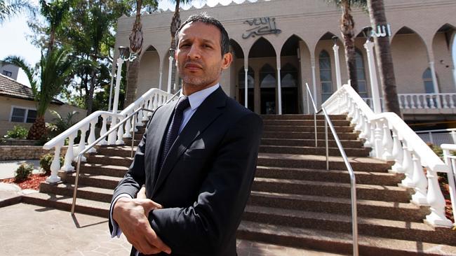 Samier Dandan à l'extérieur de la mosquée Lakemba. Photo : Sam Mooy, source (News Corp Australia) Samier Dandan à l'extérieur de la mosquée Lakemba. Photo : Sam Mooy, source (News Corp Australia)