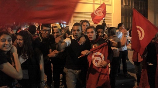 Les partisans de Nidaa Tounes, parti victorieux aux élections législatives en Tunisie, à Tunis le 26 octobre 2014. (YASSINE GAIDI / ANADOLU AGENCY)/FranceTv Info Les partisans de Nidaa Tounes, parti victorieux aux élections législatives en Tunisie, à Tunis le 26 octobre 2014. (YASSINE GAIDI / ANADOLU AGENCY)/FranceTv Info
