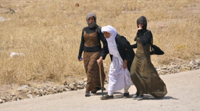 Des membres de la communauté yézidie fuient les combats près de Mossoul (Irak), le 5 août 2014. ( REUTERS ) Des membres de la communauté yézidie fuient les combats près de Mossoul (Irak), le 5 août 2014. ( REUTERS )