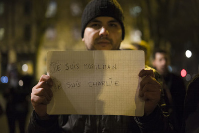 Manifestation en hommage à la tuerie de Charlie Hebdo, le 7 janvier, à Lille. | OLIVIER TOURON/DIVERGENCE POUR "LE MONDE"/Lemonde.fr