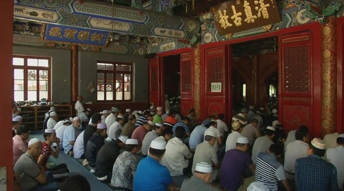 [I-télé] Chine : les musulmans du Xinjiang privés de ramadan, Al-Azhar s'indigne