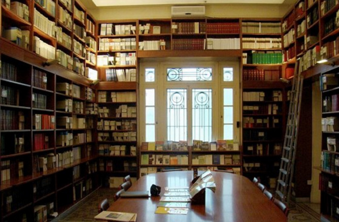 Institut français du Proche-Orient (Ifpo) à Beyrouth, la bibliothèque des études contemporaines. © Ifpo, octobre 2008.