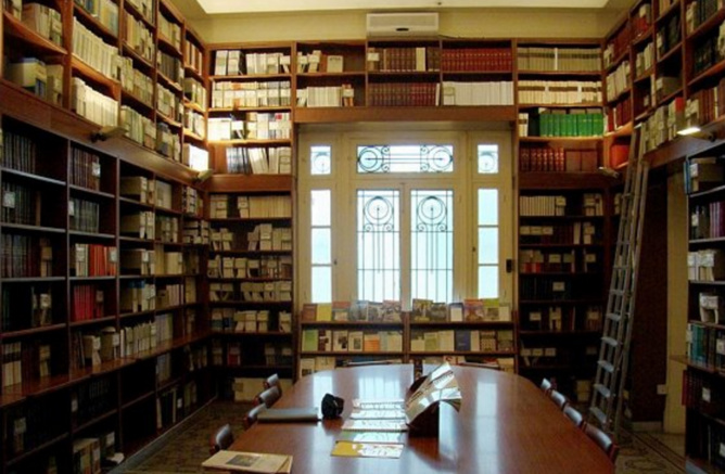 Institut français du Proche-Orient (Ifpo) à Beyrouth, la bibliothèque des études contemporaines. © Ifpo, octobre 2008. Institut français du Proche-Orient (Ifpo) à Beyrouth, la bibliothèque des études contemporaines. © Ifpo, octobre 2008.