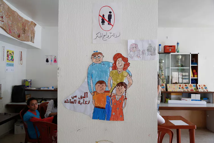 Des jeunes réfugiées syriennes ont réalisé une série de dessins sur le thème du mariage précoce dans un centre d’accueil au sud du Liban.  Russel Watkins/UK Department for International Development, CC BY-SA