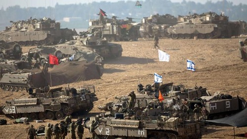 Les chars israéliens déployés près de la frontière de Gaza. | AFP
