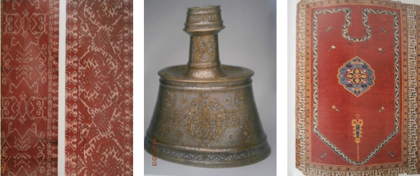 De Gauche à Droite : Broderies Zemmour, Musèe des Oudaïas, Rabat, Maroc; Chandelier laiton  damasquiné d'or et d'argent; Tapis de prière laine XV-XVIe siècle.