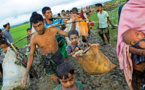 Les violences font fuir des milliers de Rohingyas de la Birmanie vers le Bangladesh (Le Devoir)